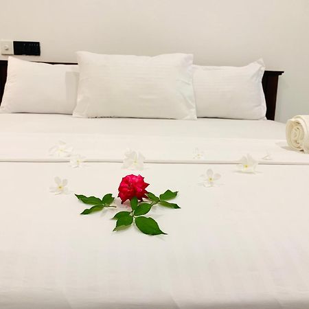 Kavin Beach Hotel Hikkaduwa Eksteriør bilde